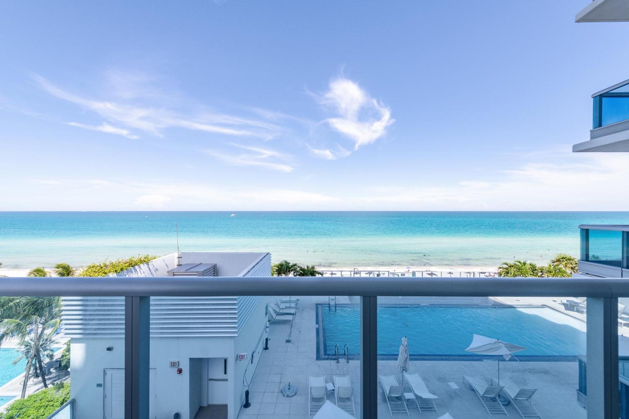 Bluebird Suites Monte Carlo Miami Beach Ruang foto
