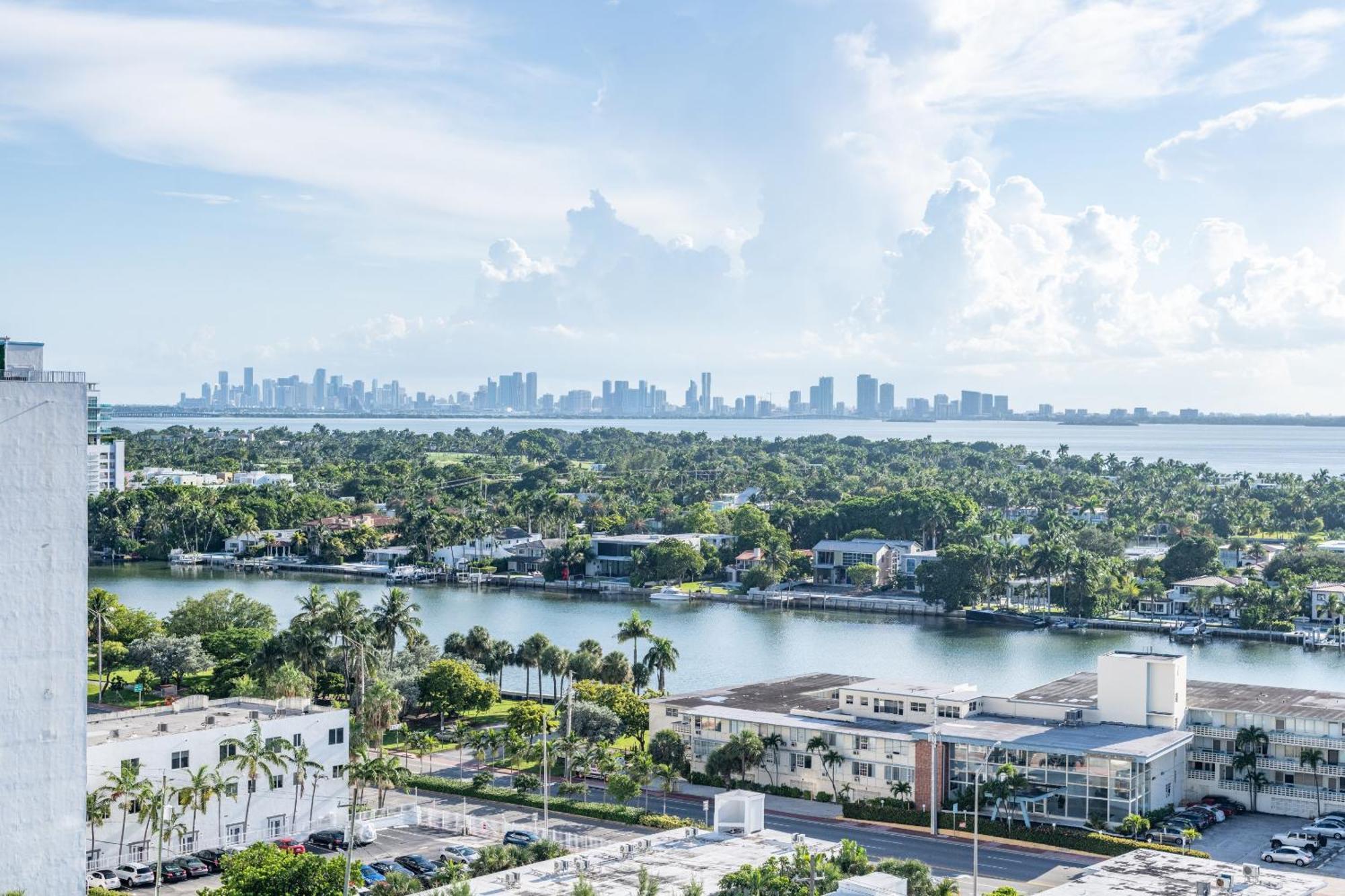 Bluebird Suites Monte Carlo Miami Beach Ruang foto