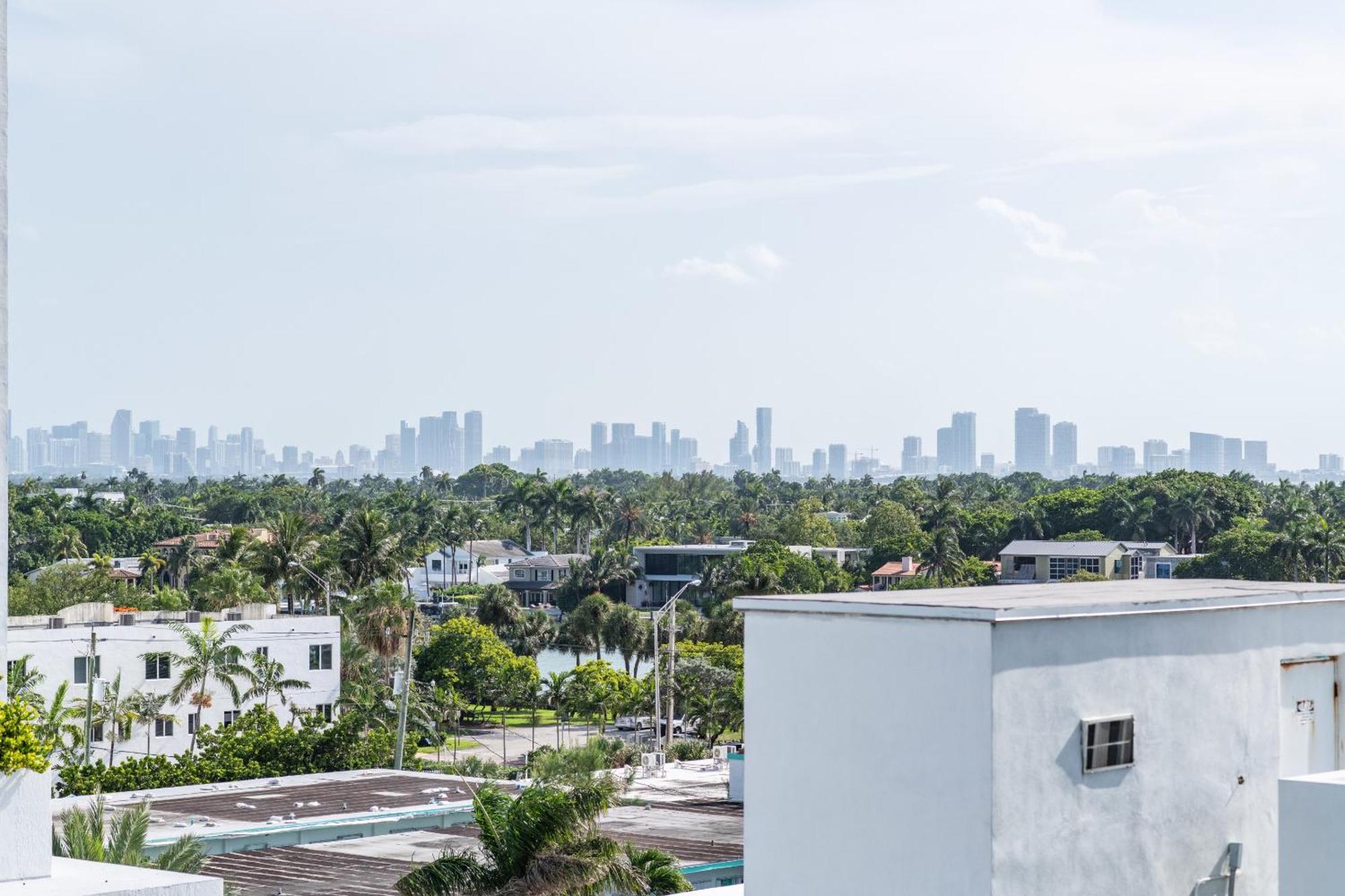 Bluebird Suites Monte Carlo Miami Beach Ruang foto