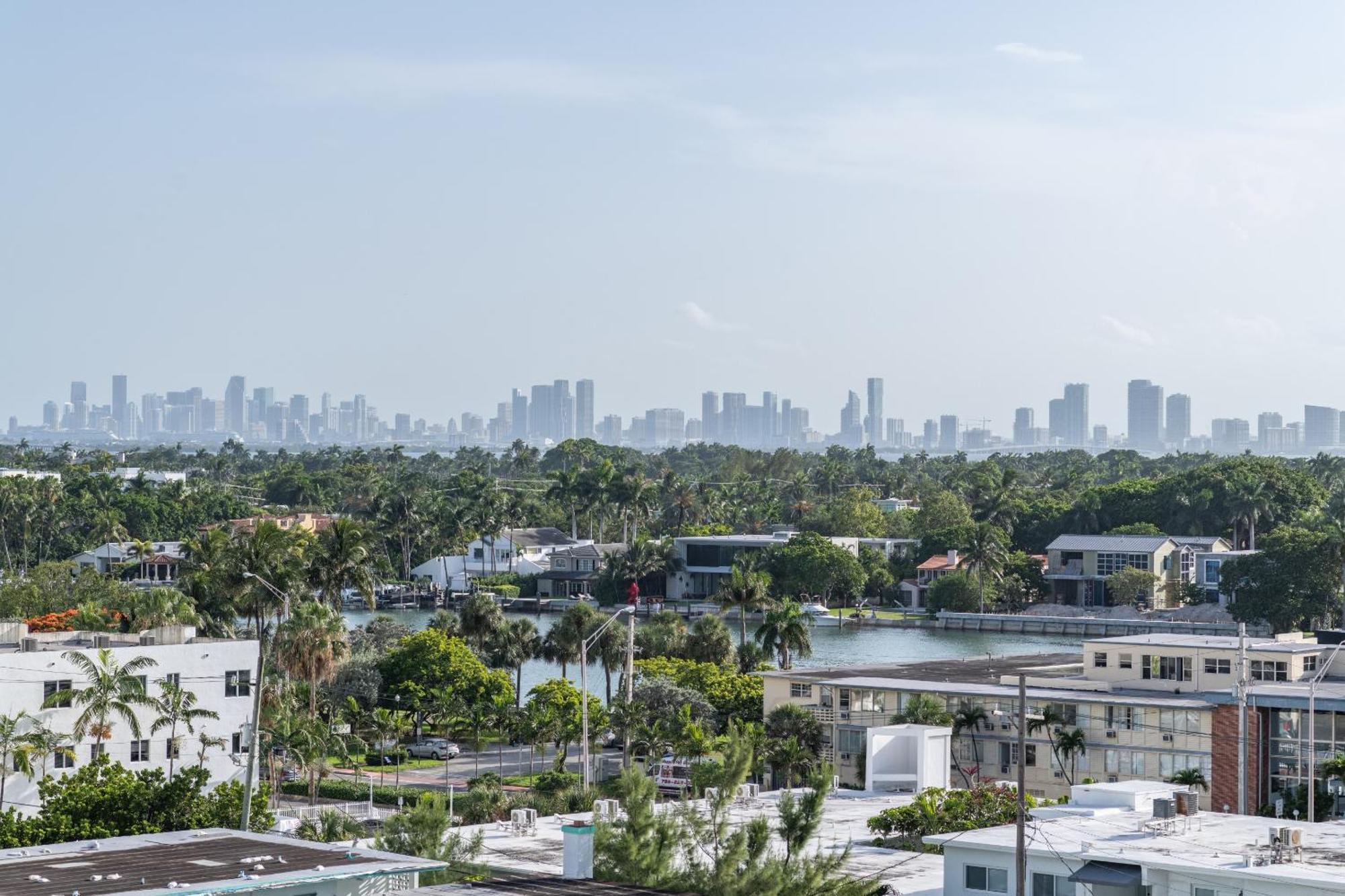 Bluebird Suites Monte Carlo Miami Beach Ruang foto